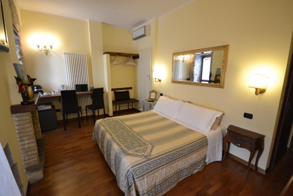 Room image 4